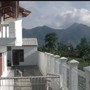 Dijual Rumah Villa Di Cipanas (Dipinggir Jalan raya ke Cibodas)