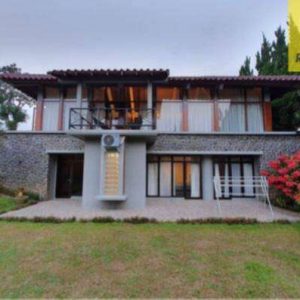 Dijual Villa Sangat Terawat di Villa Bukit Danau Puncak