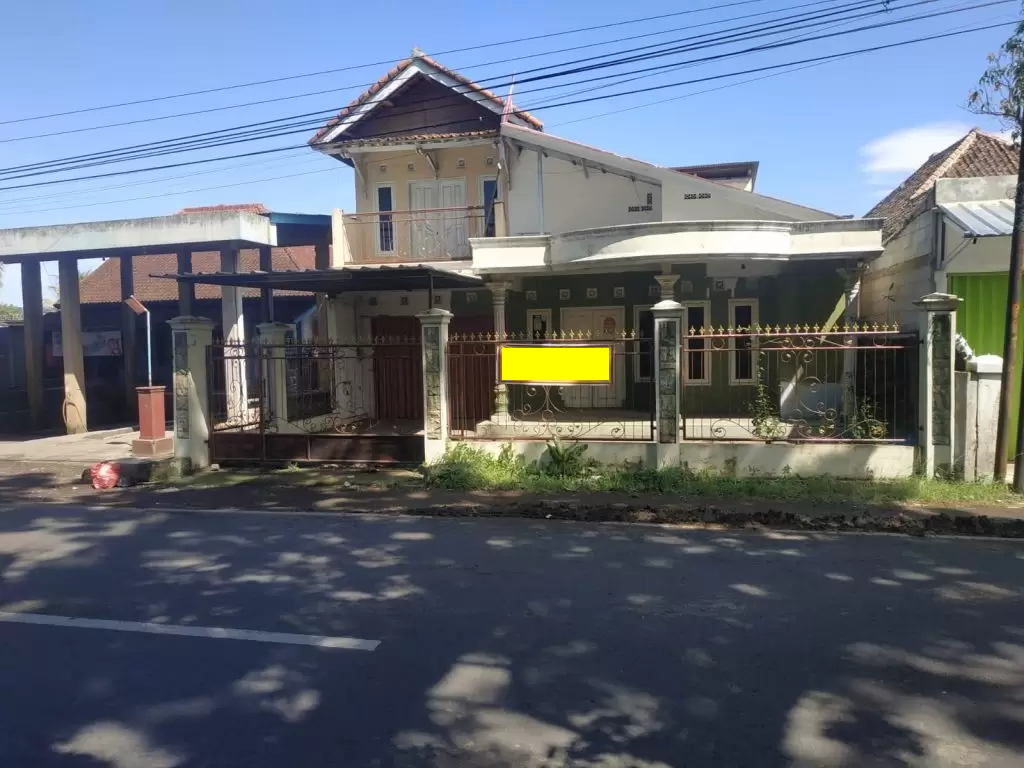 Jual rumah pinggir jalan siap huni di Jalan Raya Cilaku-Cibeber Kabupaten Cianjur