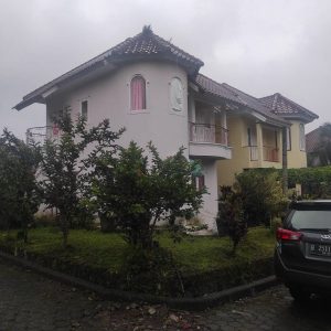 Jual villa nyaman strategis di Jalan Hanjawar Cipanas Kabupaten Cianjur