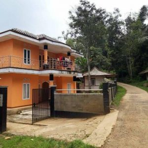 Jual rumah 2 lantai nyaman strategis di Warung Bitung Cianjur Kabupaten Cianjur