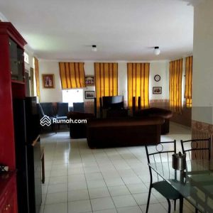Dijual Villa Halaman Luas di Kota Bunga Cipanas, Cianjur