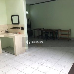 Dijual Rumah Strategis dekat ke Jalan Raya Nasional di Cipanas, Cianjur
