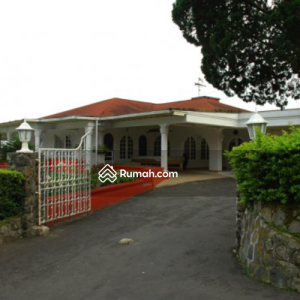 Dijual Villa Cantik, Luas dan Asri di Cipanas