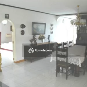Dijual Villa Cantik, Luas dan Asri di Cipanas