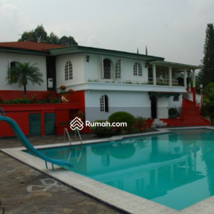 Dijual Villa Cantik, Luas dan Asri di Cipanas