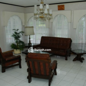 Dijual Villa Cantik, Luas dan Asri di Cipanas