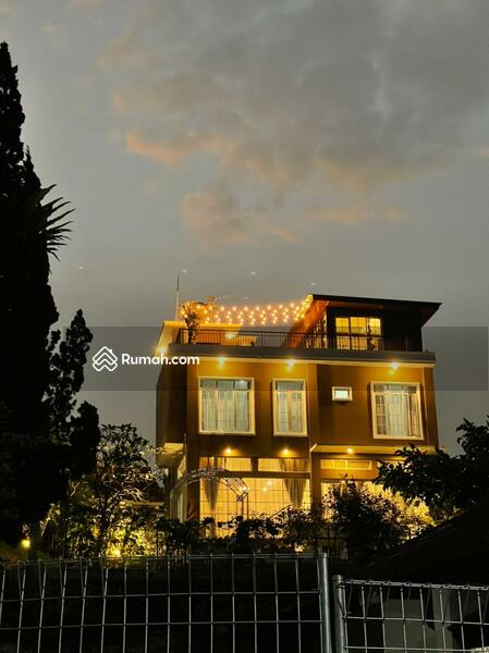 Dijual Villa Cantik, Indah dan Mewah di Cipanas