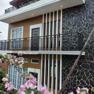 Dijual Villa Cantik, Indah dan Mewah di Cipanas