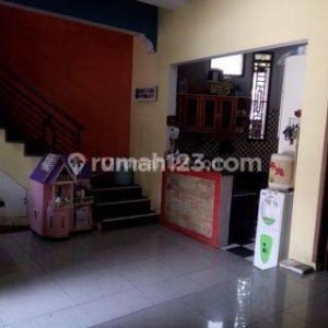 Dijual Rumah 2 Lantai Minimalis di Karangtengah
