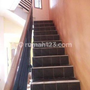 Dijual Rumah 2 Lantai Minimalis di Karangtengah