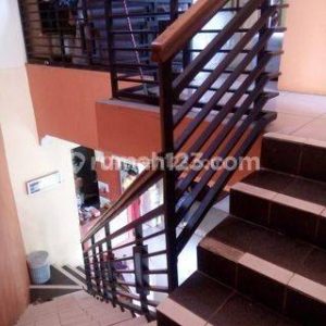 Dijual Rumah 2 Lantai Minimalis di Karangtengah