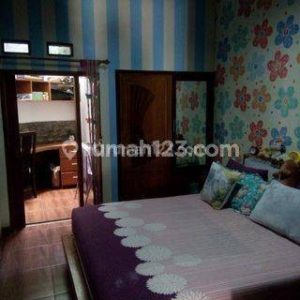 Dijual Rumah 2 Lantai Minimalis di Karangtengah