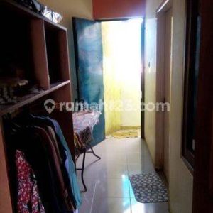 Dijual Rumah 2 Lantai Minimalis di Karangtengah