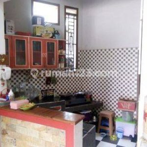 Dijual Rumah 2 Lantai Minimalis di Karangtengah