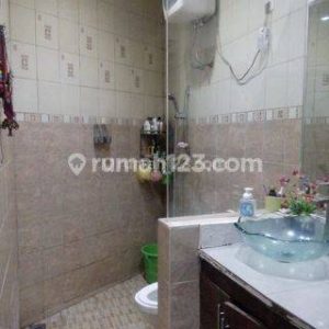 Dijual Rumah 2 Lantai Minimalis di Karangtengah
