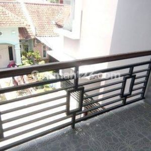Dijual Rumah 2 Lantai Minimalis di Karangtengah