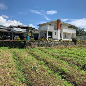 Dijual Villa dengan Usaha Jamur di Puncak Cipanas