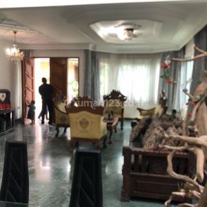 Dijual Villa Mewah Strategis di Cipanas