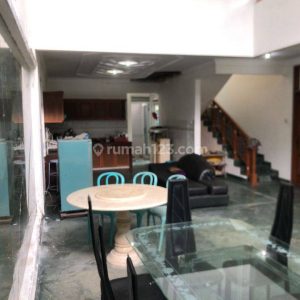 Dijual Villa Mewah Strategis di Cipanas