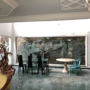 Dijual Villa Mewah Strategis di Cipanas