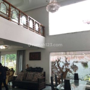 Dijual Villa Mewah Strategis di Cipanas