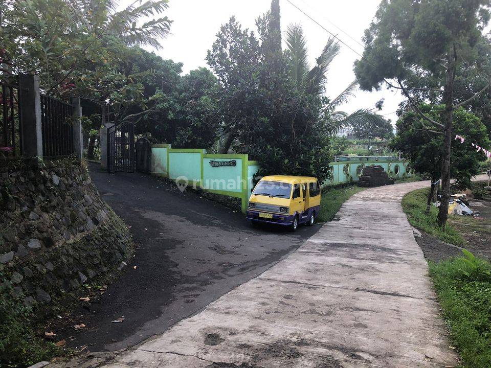 Dijual Villa Luas di Sukaresmi