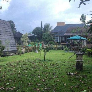 Dijual Villa Luas di Sukaresmi