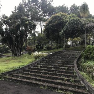 Dijual Villa Luas di Ciherang Pacet