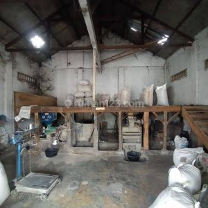Dijual Rumah dan Ruang Usaha Luas untuk Gudang Beras Sukaluyu