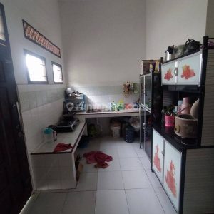 Dijual Rumah dan Ruang Usaha Luas untuk Gudang Beras Sukaluyu