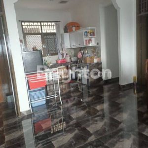 Dijual Villa + Kolam Renang di Cipanas