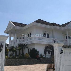 Dijual Villa Mewah Luas di Cipanas