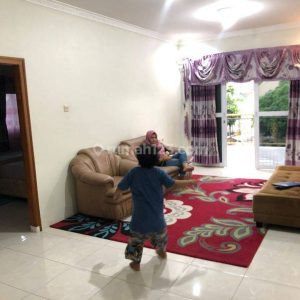Dijual Villa Mewah 2 Lantai di Kota Bunga, Cipanas