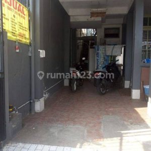 Dijual Rumah dan Tempat Usaha di Cipanas