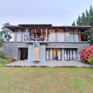 Dijual Villa Cantik View Bagus di Bukit Danau, Cipanas